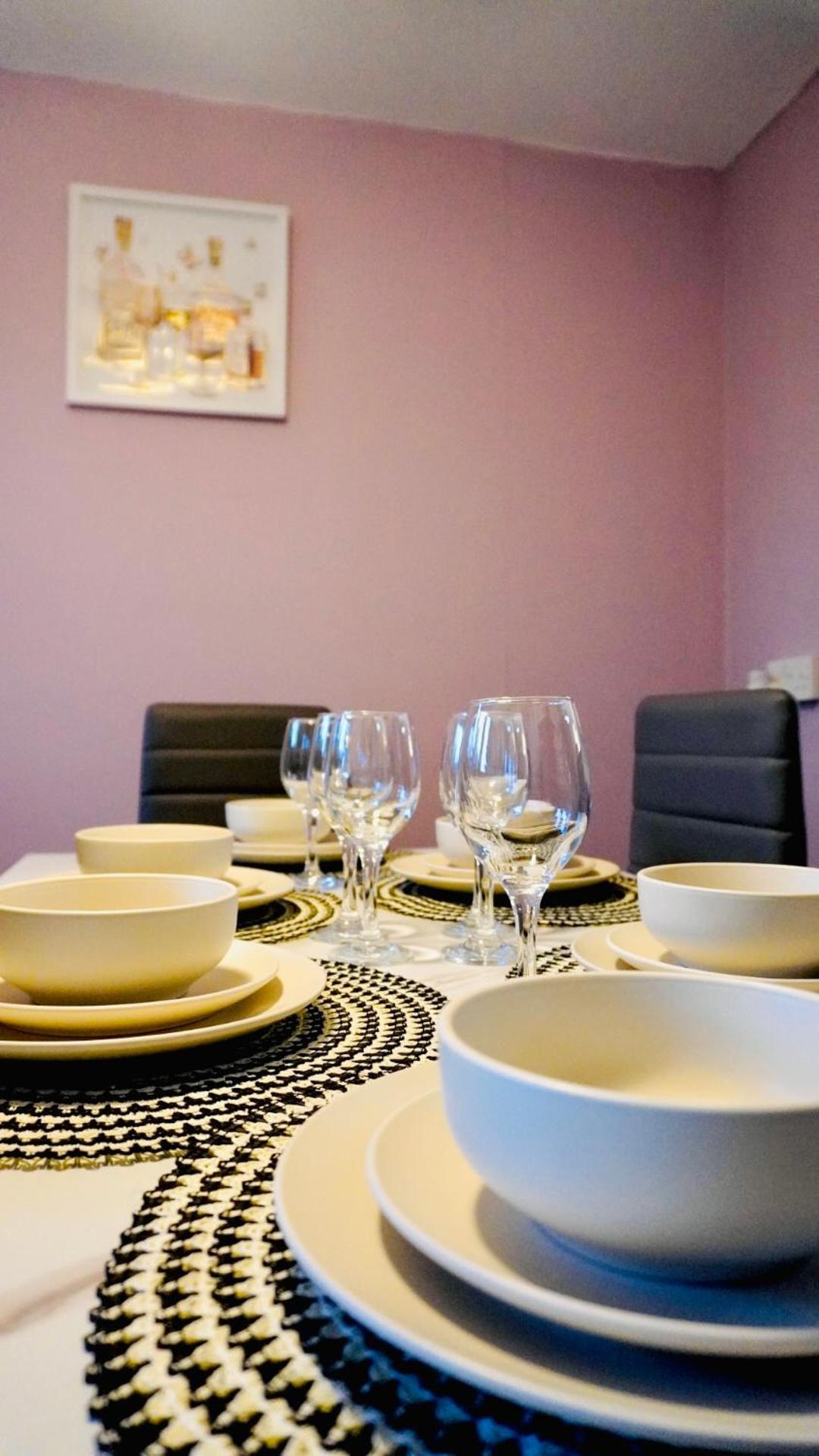 Spacious & Comfy Home In West Midlands - Sleeps 8, Free Parking, Wifi, Netflix, Prime Location, Ideal For Contractors, Business, Groups, Travellers, Families And Relocators Ковентри Экстерьер фото