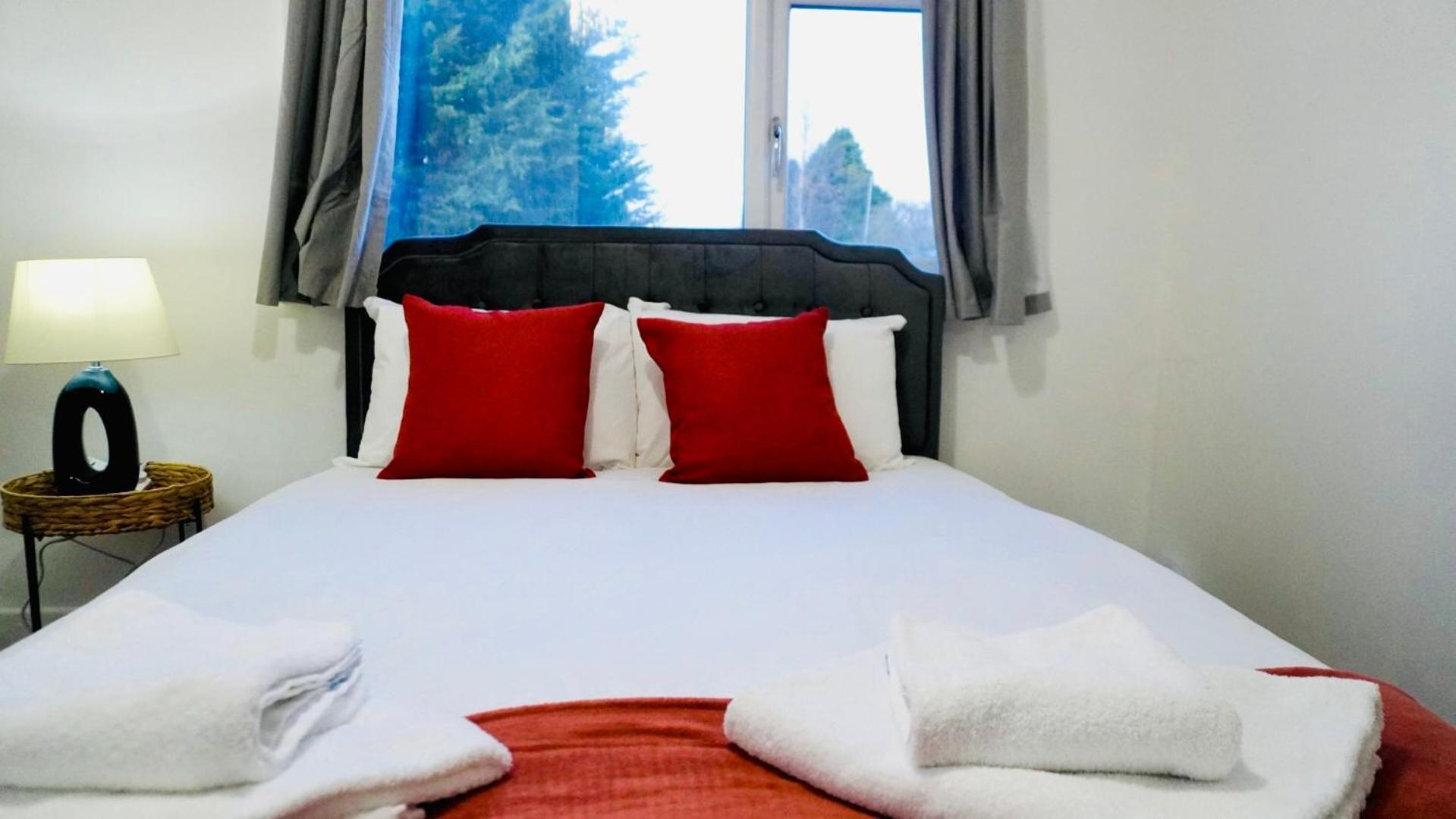 Spacious & Comfy Home In West Midlands - Sleeps 8, Free Parking, Wifi, Netflix, Prime Location, Ideal For Contractors, Business, Groups, Travellers, Families And Relocators Ковентри Экстерьер фото