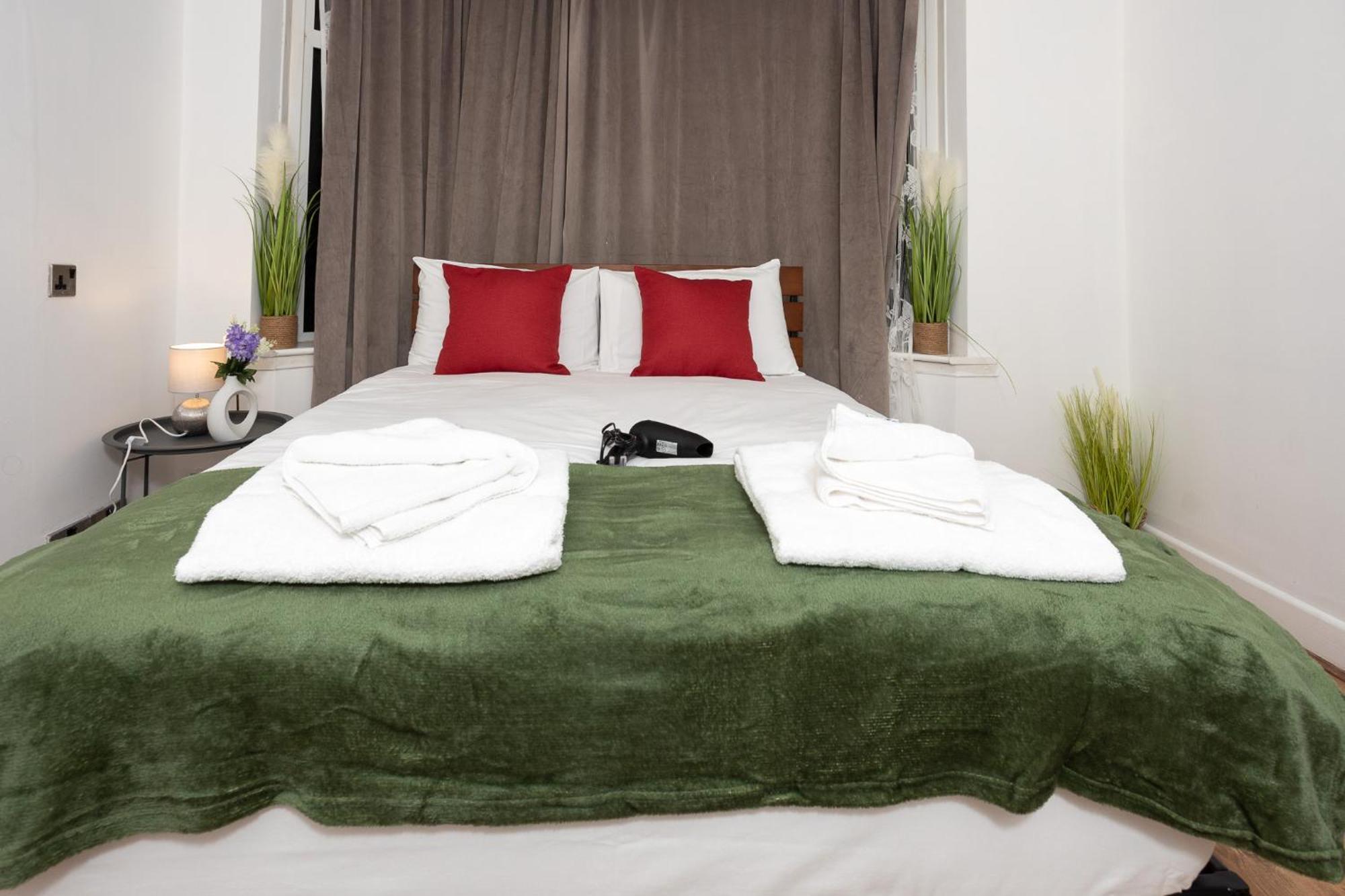 Spacious & Comfy Home In West Midlands - Sleeps 8, Free Parking, Wifi, Netflix, Prime Location, Ideal For Contractors, Business, Groups, Travellers, Families And Relocators Ковентри Экстерьер фото