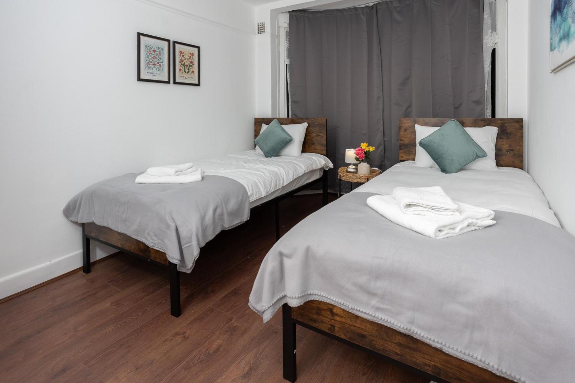 Spacious & Comfy Home In West Midlands - Sleeps 8, Free Parking, Wifi, Netflix, Prime Location, Ideal For Contractors, Business, Groups, Travellers, Families And Relocators Ковентри Экстерьер фото