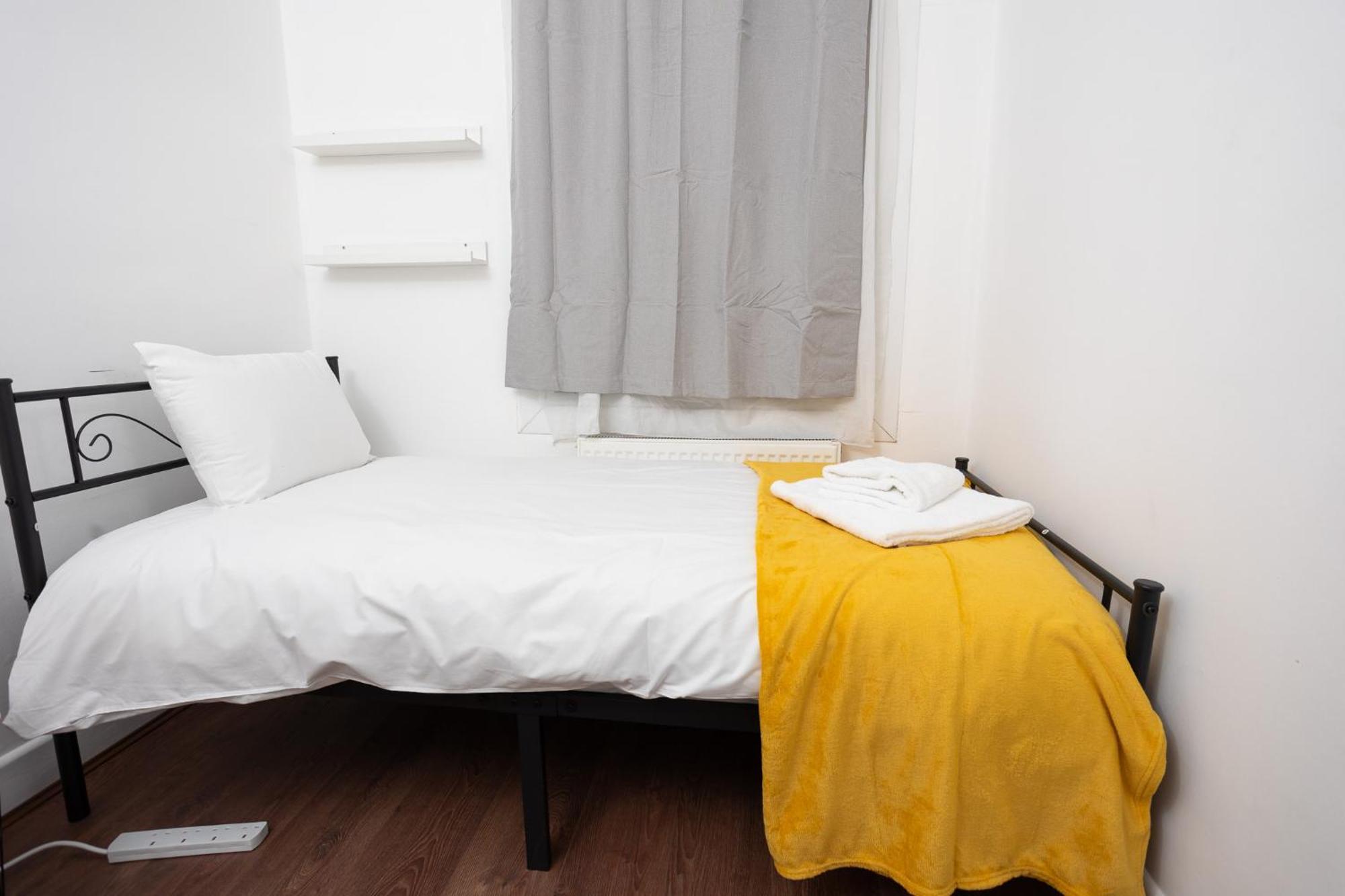 Spacious & Comfy Home In West Midlands - Sleeps 8, Free Parking, Wifi, Netflix, Prime Location, Ideal For Contractors, Business, Groups, Travellers, Families And Relocators Ковентри Экстерьер фото