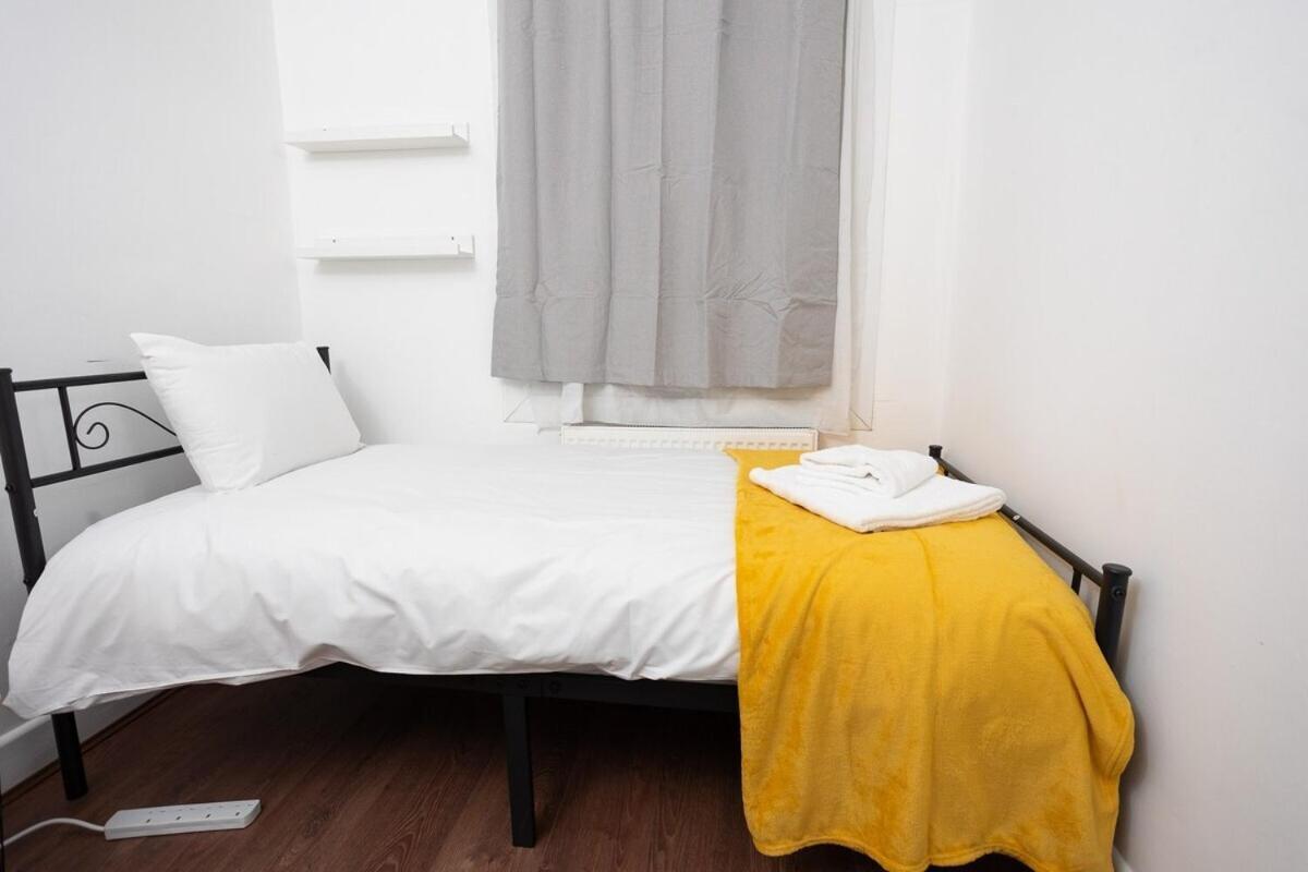 Spacious & Comfy Home In West Midlands - Sleeps 8, Free Parking, Wifi, Netflix, Prime Location, Ideal For Contractors, Business, Groups, Travellers, Families And Relocators Ковентри Номер фото