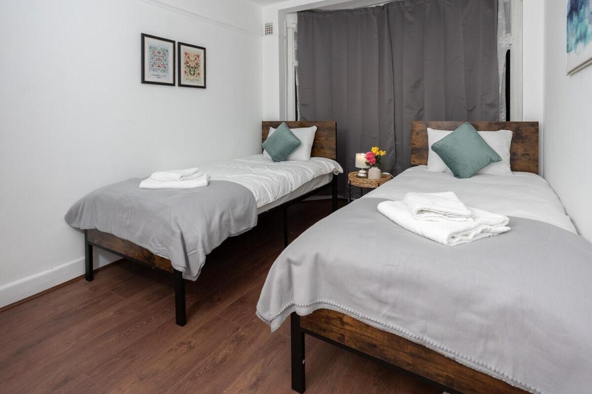 Spacious & Comfy Home In West Midlands - Sleeps 8, Free Parking, Wifi, Netflix, Prime Location, Ideal For Contractors, Business, Groups, Travellers, Families And Relocators Ковентри Номер фото