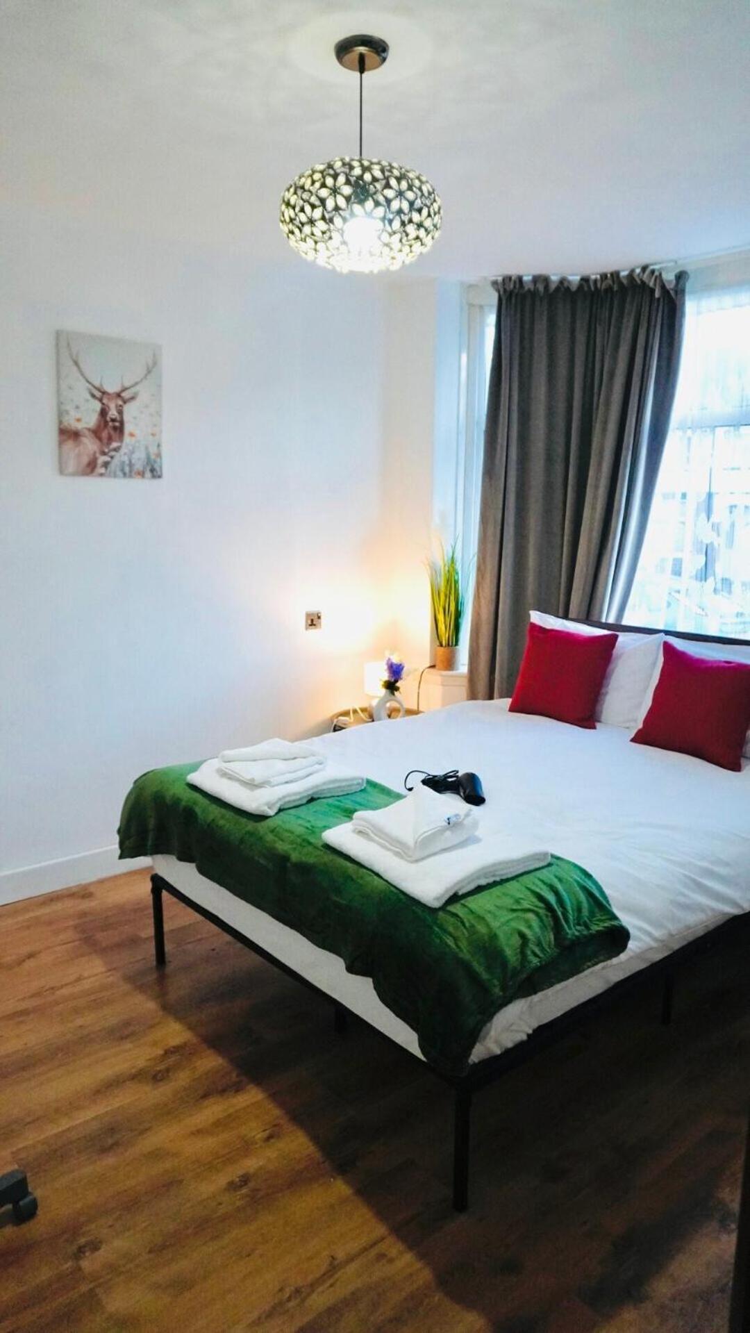 Spacious & Comfy Home In West Midlands - Sleeps 8, Free Parking, Wifi, Netflix, Prime Location, Ideal For Contractors, Business, Groups, Travellers, Families And Relocators Ковентри Номер фото