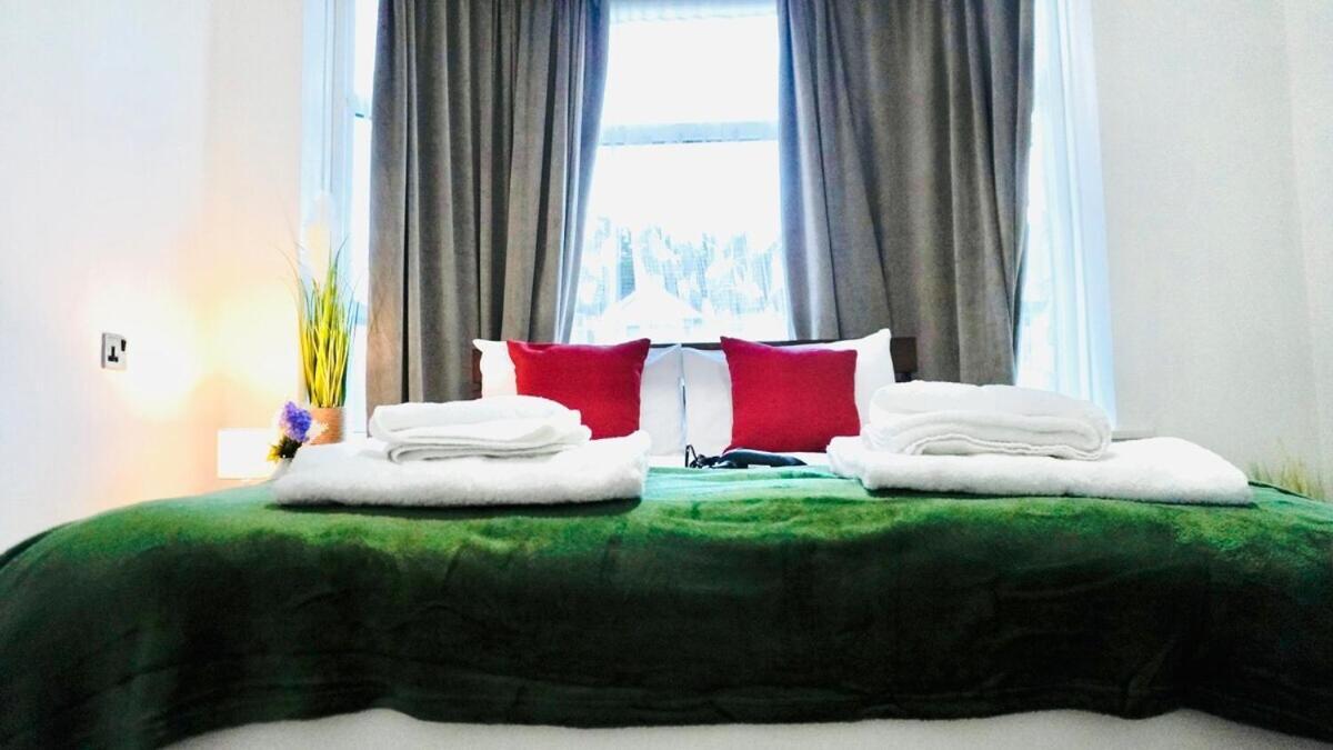 Spacious & Comfy Home In West Midlands - Sleeps 8, Free Parking, Wifi, Netflix, Prime Location, Ideal For Contractors, Business, Groups, Travellers, Families And Relocators Ковентри Номер фото