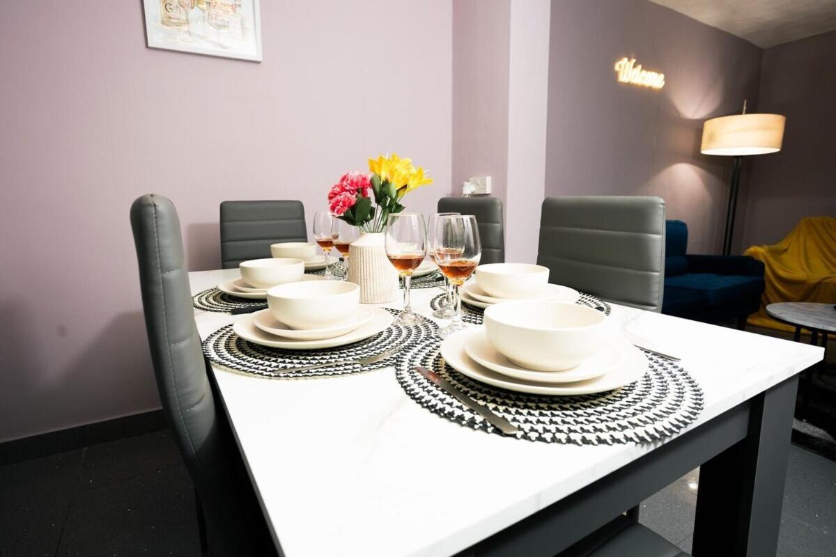 Spacious & Comfy Home In West Midlands - Sleeps 8, Free Parking, Wifi, Netflix, Prime Location, Ideal For Contractors, Business, Groups, Travellers, Families And Relocators Ковентри Номер фото