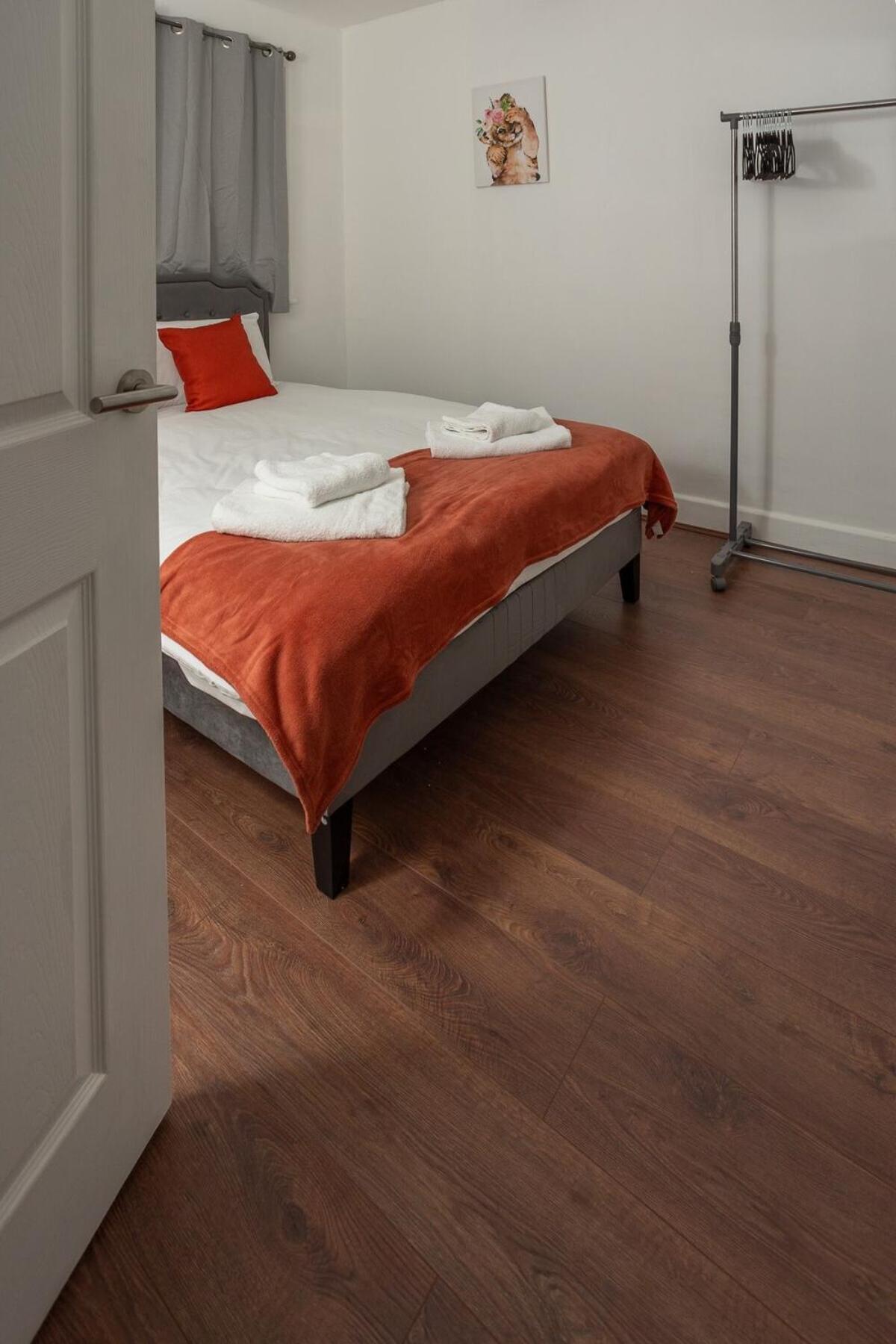 Spacious & Comfy Home In West Midlands - Sleeps 8, Free Parking, Wifi, Netflix, Prime Location, Ideal For Contractors, Business, Groups, Travellers, Families And Relocators Ковентри Номер фото